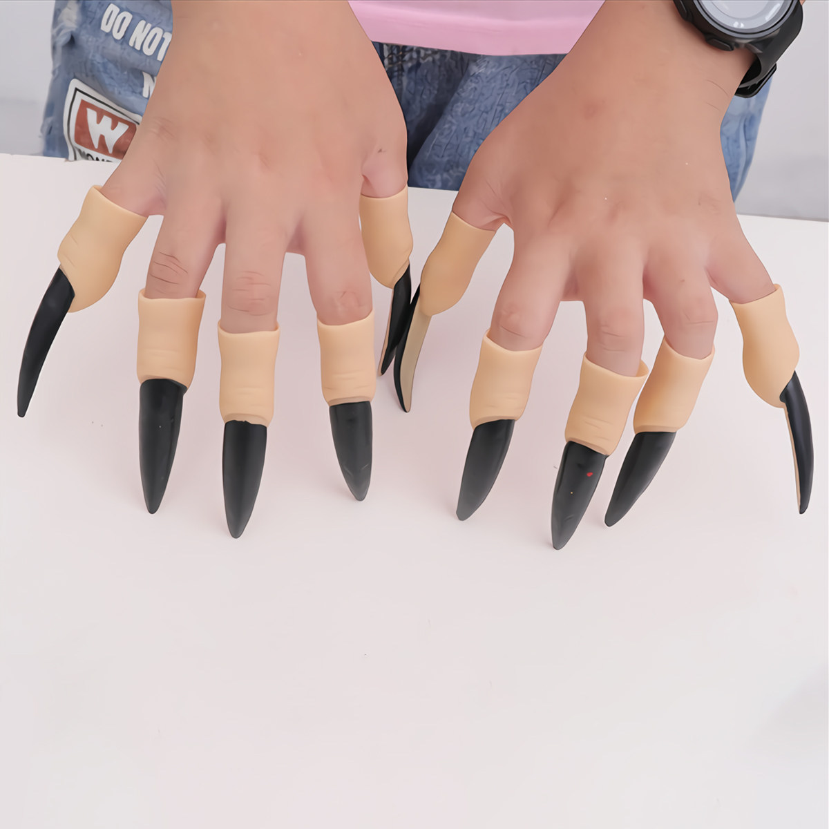 ハロウィーン用ネイルパーツ20個入り。ゴム製で簡単に装着でき - Easy Cosplay Prop のレビューと価格
